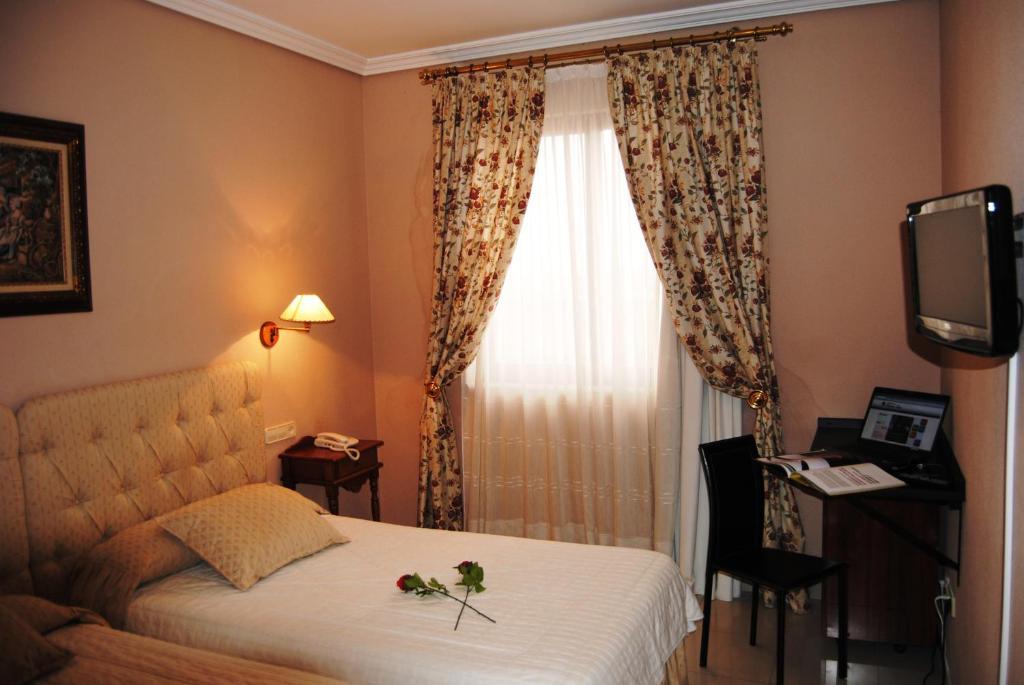 Cristina-Enea Hotel Valdeganga Szoba fotó